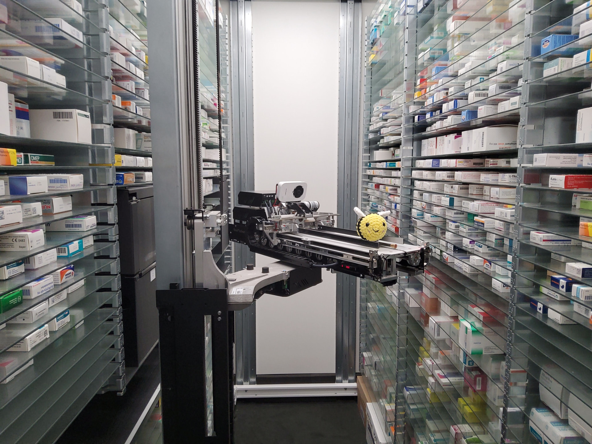 Kommissionierautomat Hubert in der Brücken Apotheke